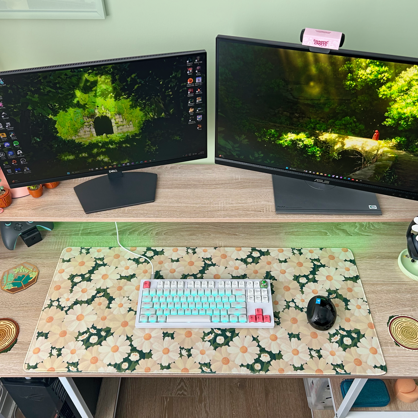 Lazy Daisies Desk Mat - POD