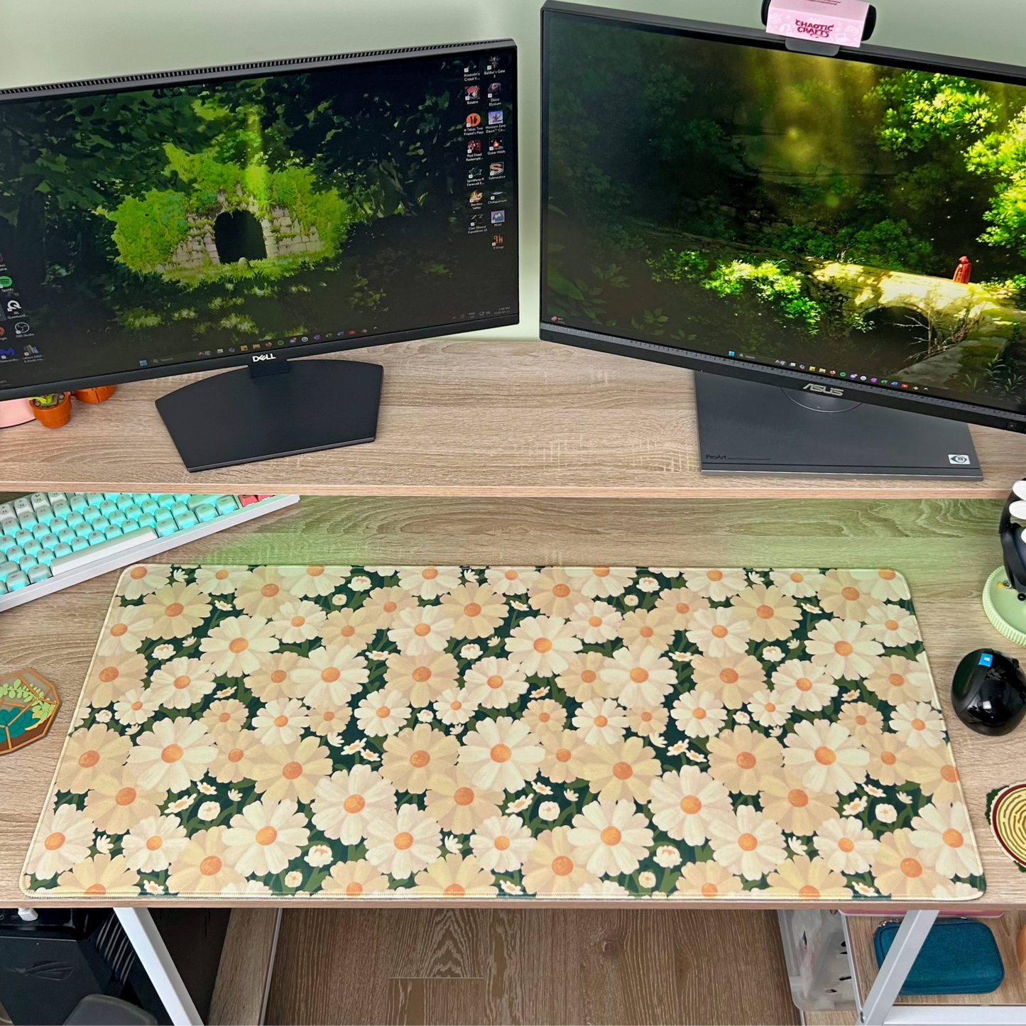 Lazy Daisies Desk Mat - POD