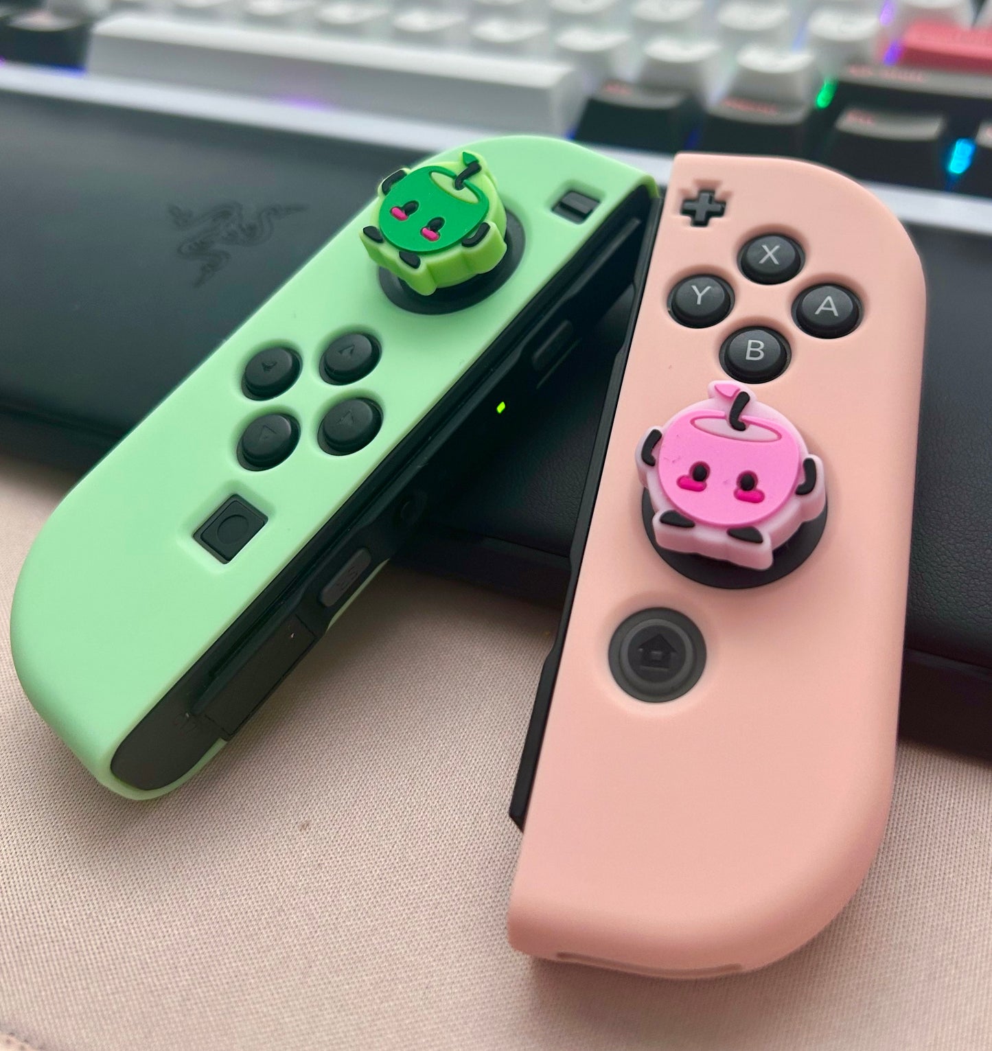 Apple Sprite Switch Thumb Grips